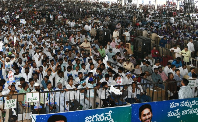 AP CM YS Jagan At Krosuru Jagananna Vidya Kanuka Program Photo Gallery - Sakshi12