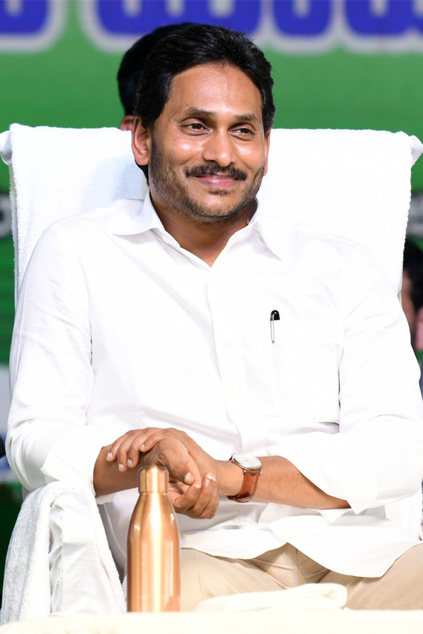 AP CM YS Jagan At Krosuru Jagananna Vidya Kanuka Program Photo Gallery - Sakshi13