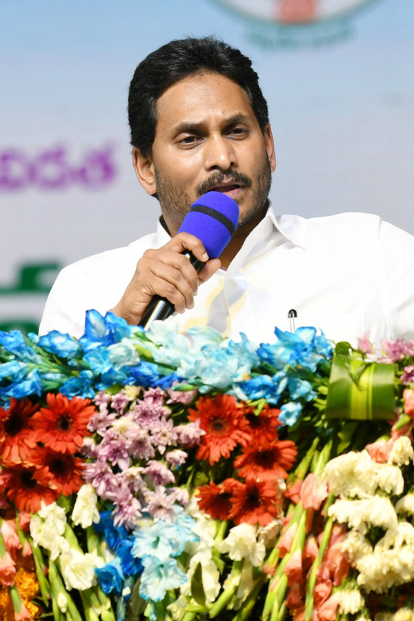 AP CM YS Jagan At Krosuru Jagananna Vidya Kanuka Program Photo Gallery - Sakshi14