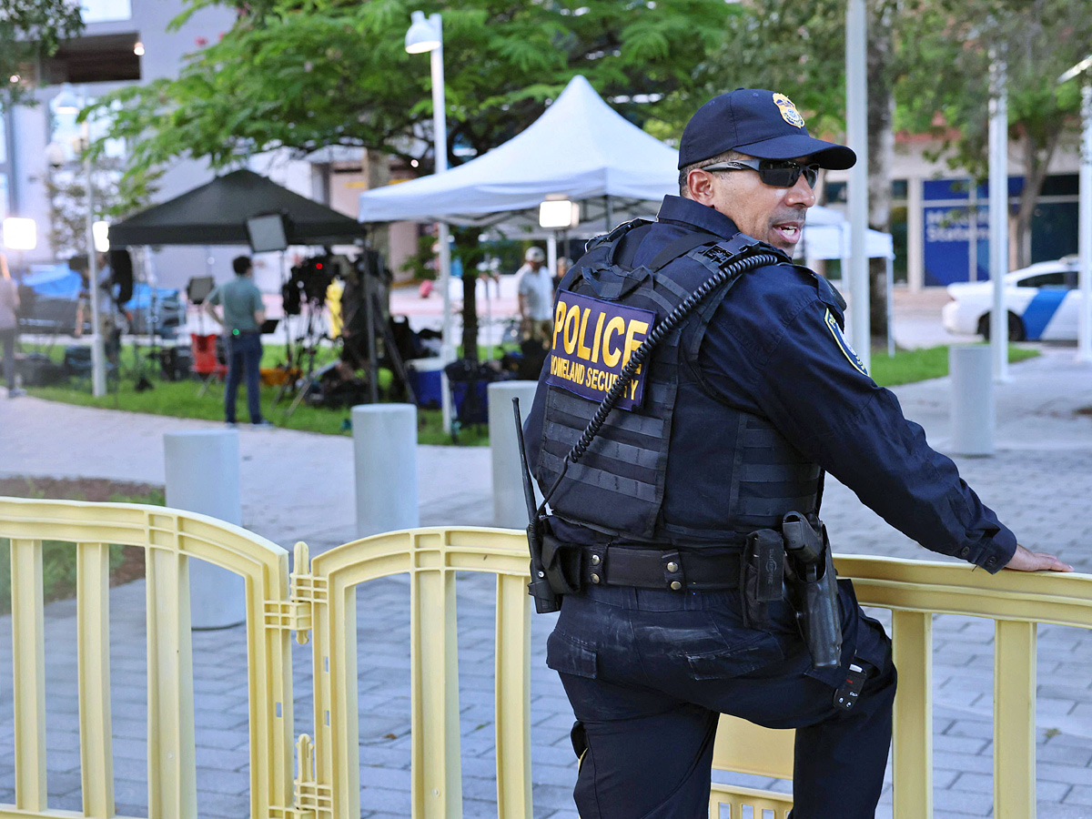 Miami braces for protests as Trump arrives Photos - Sakshi12