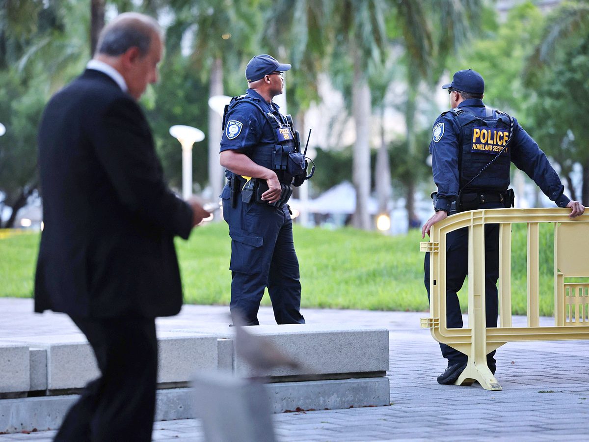 Miami braces for protests as Trump arrives Photos - Sakshi14