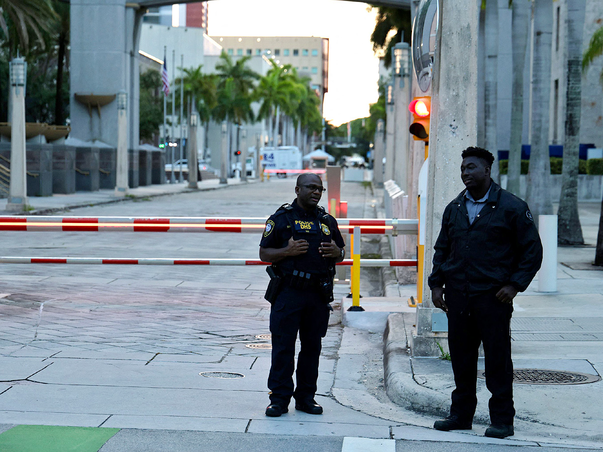 Miami braces for protests as Trump arrives Photos - Sakshi16