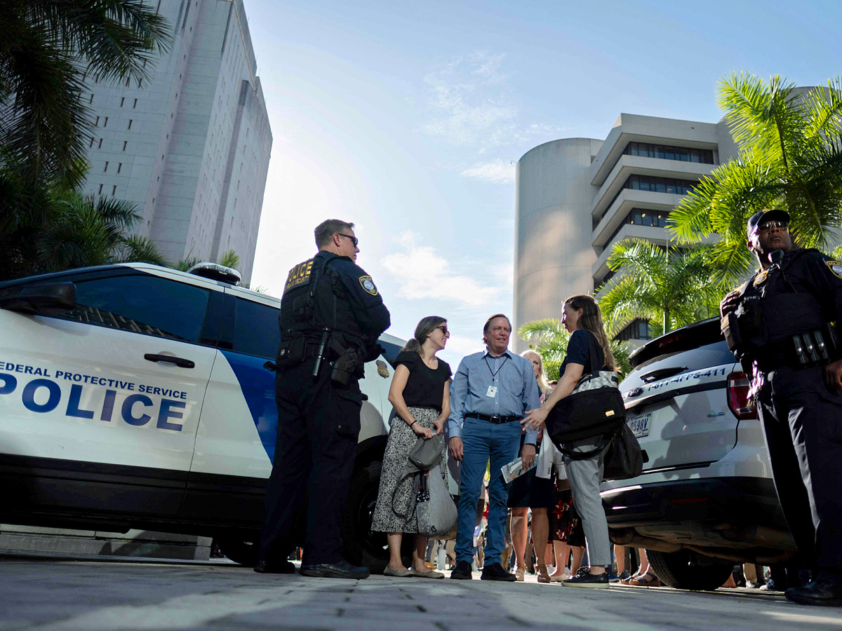 Miami braces for protests as Trump arrives Photos - Sakshi6