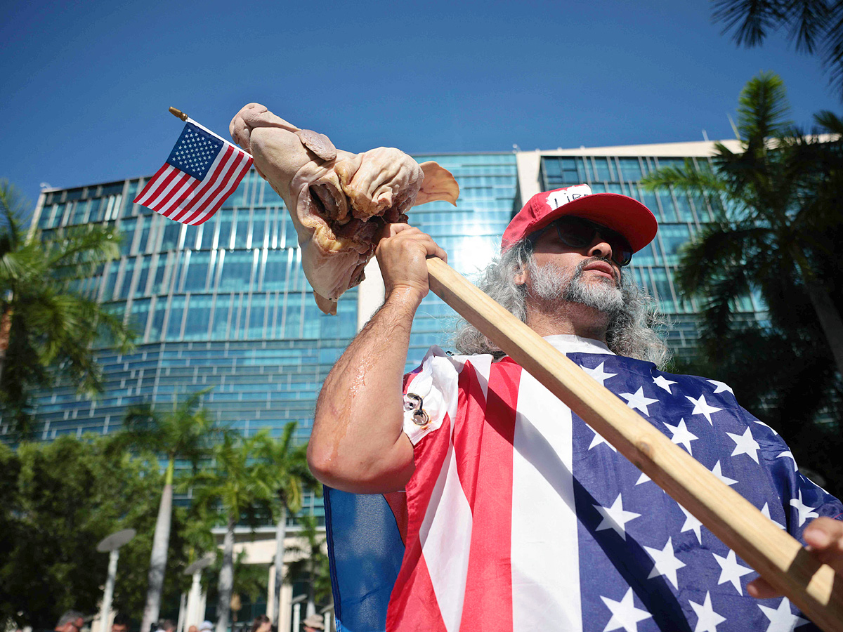 Miami braces for protests as Trump arrives Photos - Sakshi7