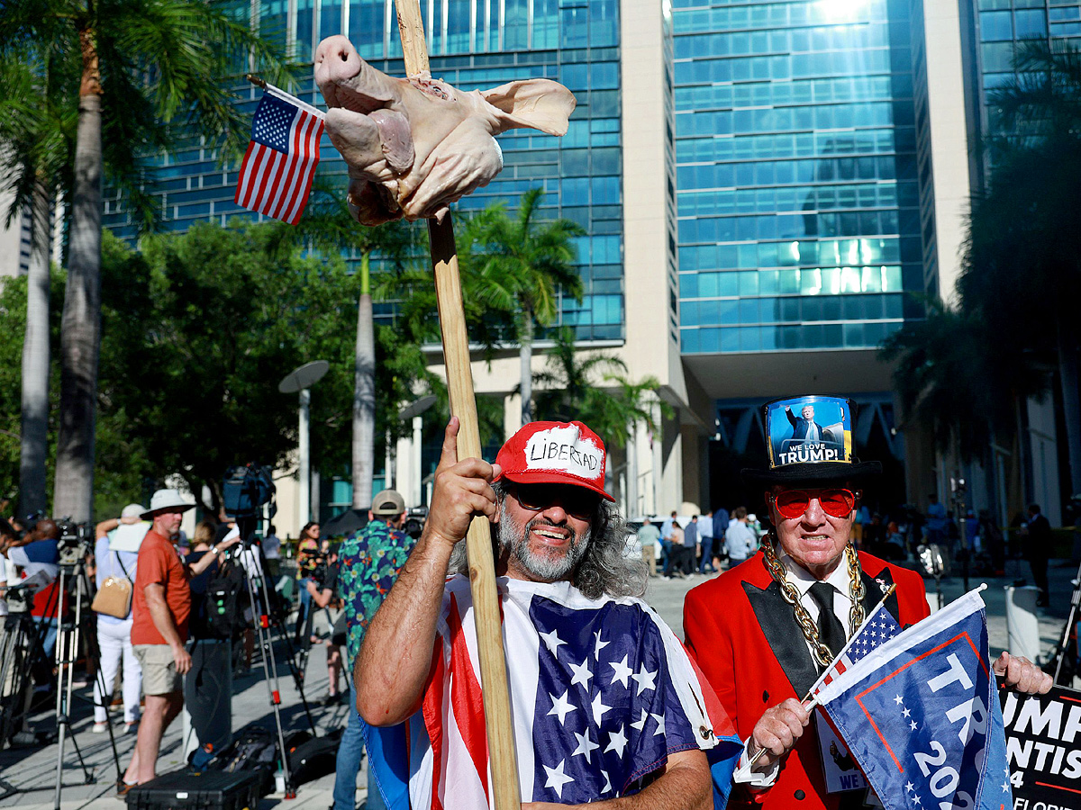 Miami braces for protests as Trump arrives Photos - Sakshi10