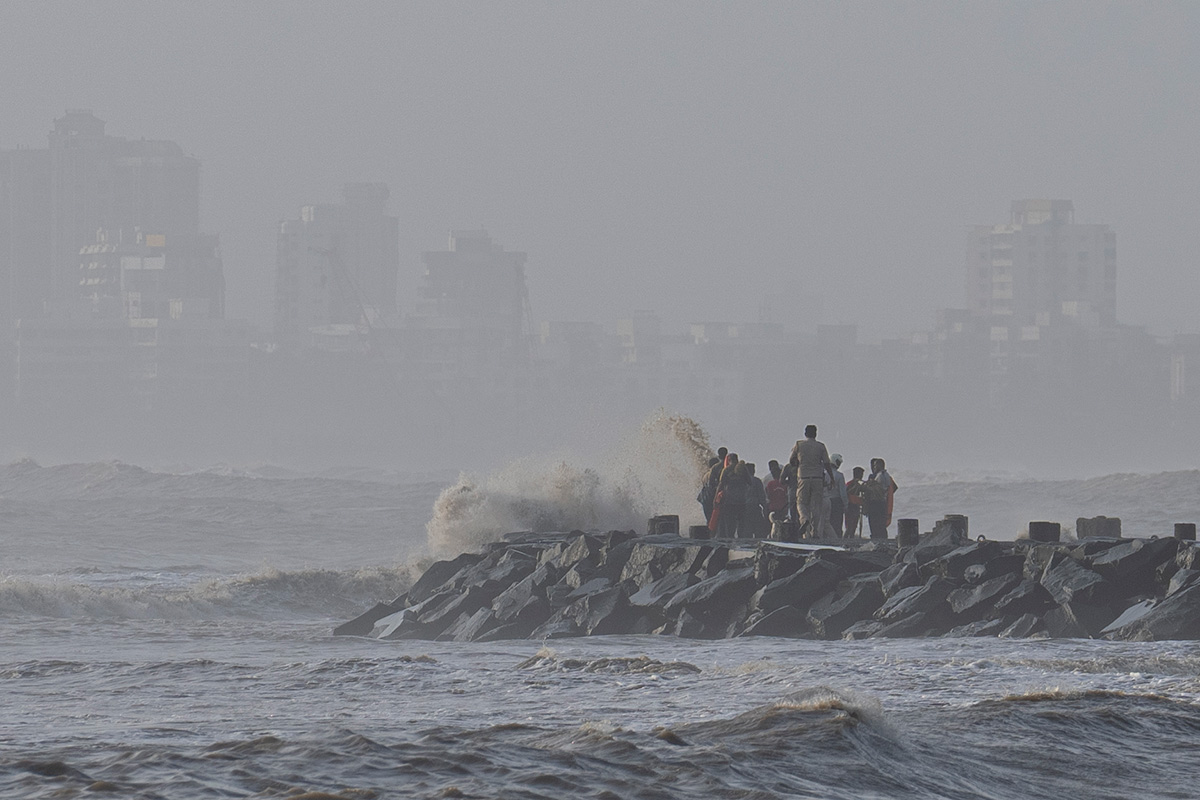 cyclone biparjoy live - Sakshi20