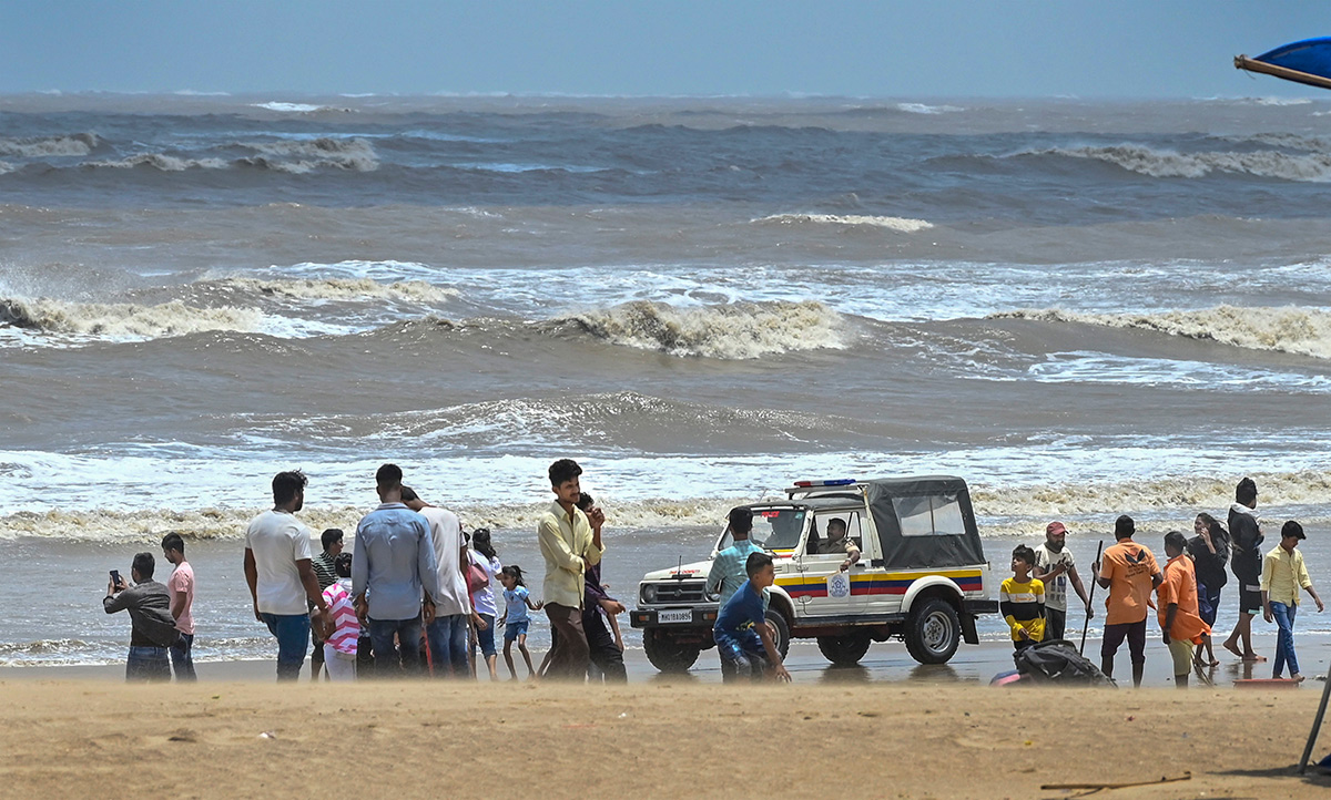 cyclone biparjoy update pics - Sakshi23