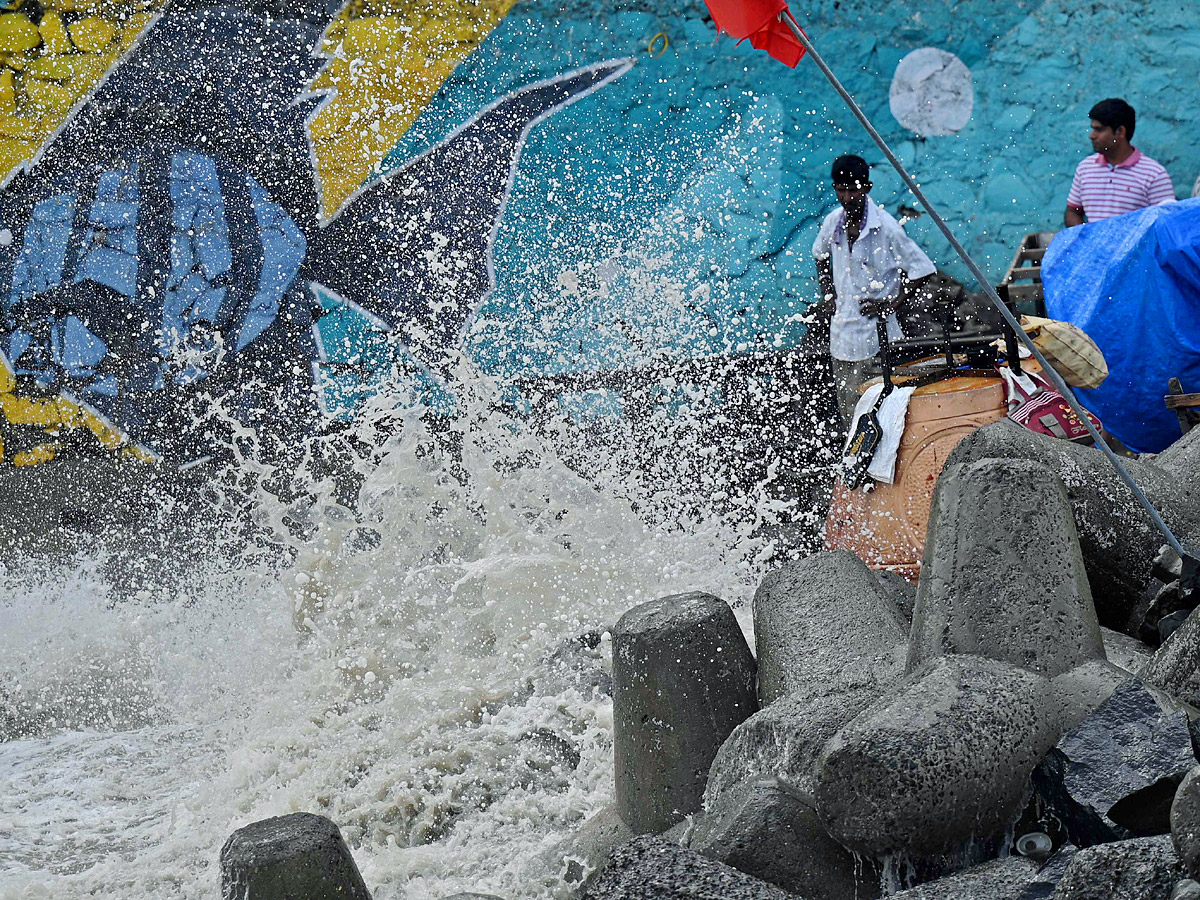 Cyclone Biparjoy heads towards Gujarat And Mumbai coastline Photos - Sakshi4