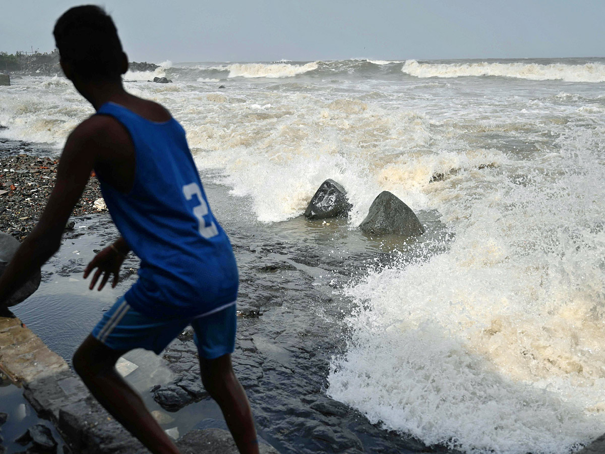 Cyclone Biparjoy heads towards Gujarat And Mumbai coastline Photos - Sakshi6