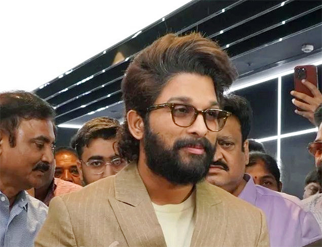 Huge Fans At Allu Arjun AAA Cinemas Theatre Opening Ceremony In Ameerpet, Images Inside - Sakshi15