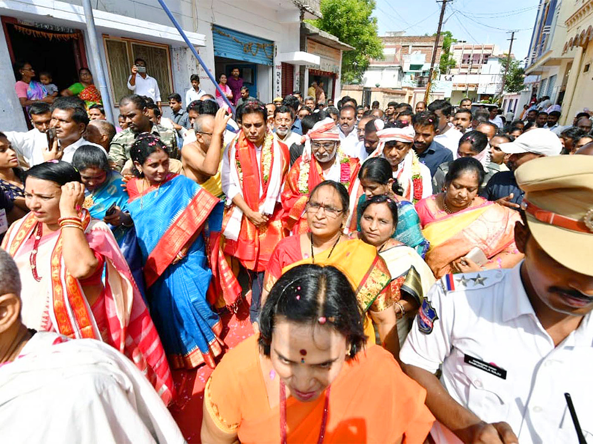 KTR Laying Foundation Stone for Re Construction of Sri Venugopala Swami Temple - Sakshi2