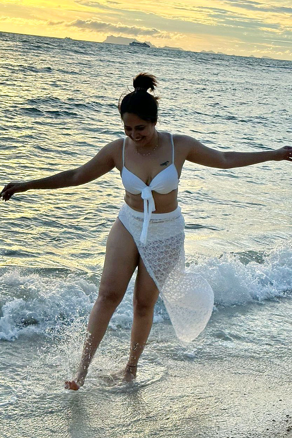 Anchor Anasuya beach vacation Photos - Sakshi4