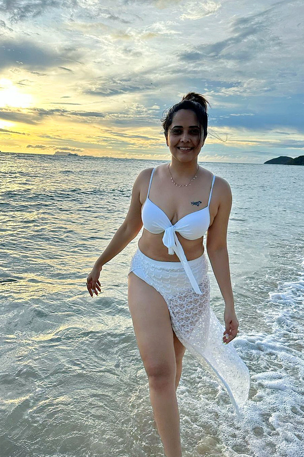 Anchor Anasuya beach vacation Photos - Sakshi5