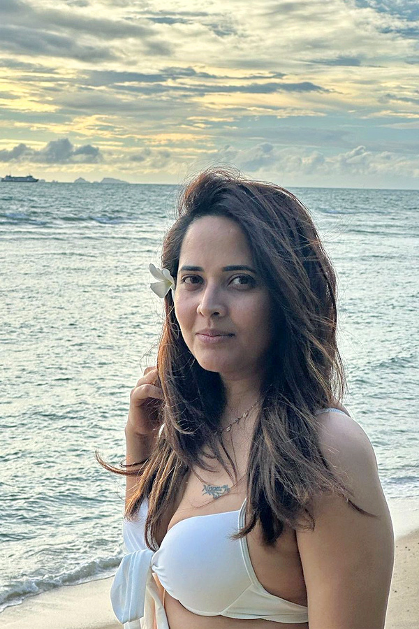 Anchor Anasuya beach vacation Photos - Sakshi9