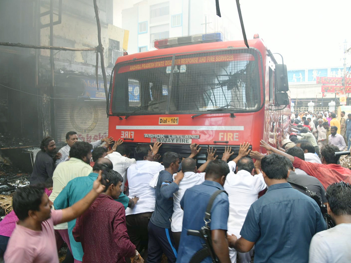 Massive fire breaks out near Govindaraja Swamy temple At Tirupati Photos - Sakshi11