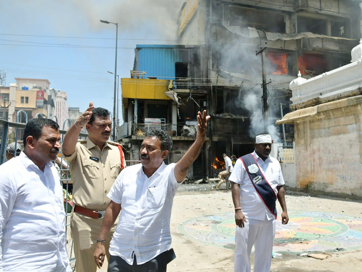 Massive fire breaks out near Govindaraja Swamy temple At Tirupati Photos - Sakshi26