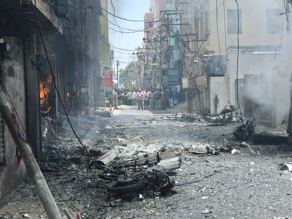 Massive fire breaks out near Govindaraja Swamy temple At Tirupati Photos - Sakshi29