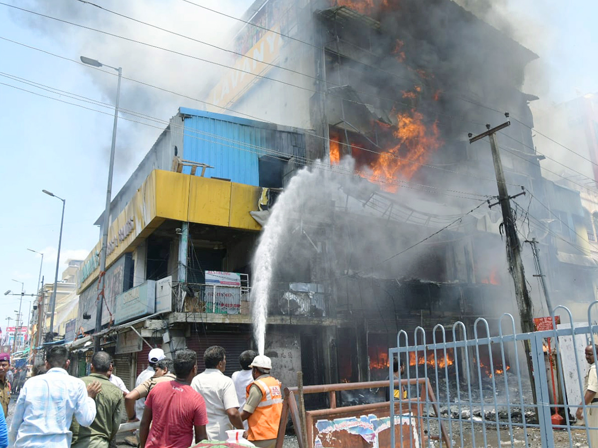 Massive fire breaks out near Govindaraja Swamy temple At Tirupati Photos - Sakshi30