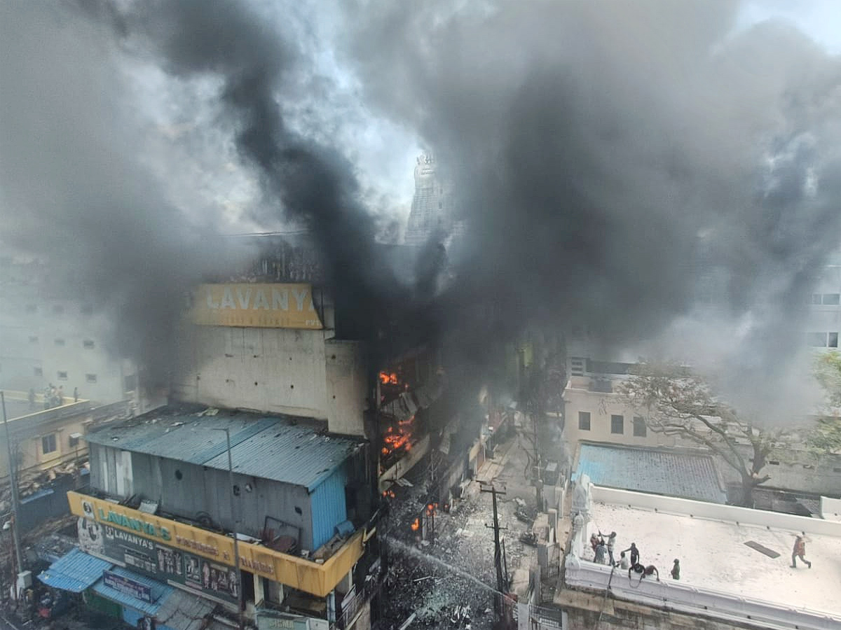 Massive fire breaks out near Govindaraja Swamy temple At Tirupati Photos - Sakshi4