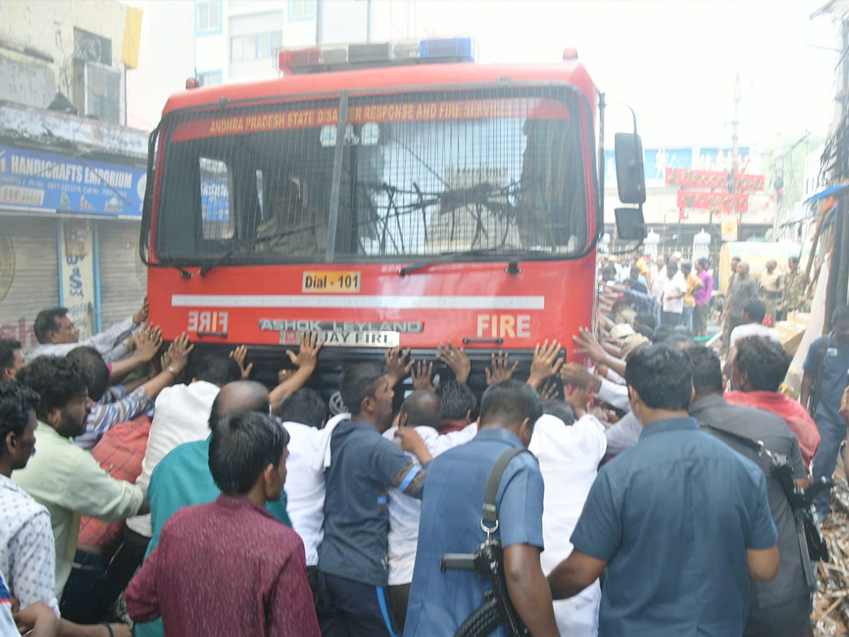 Massive fire breaks out near Govindaraja Swamy temple At Tirupati Photos - Sakshi9