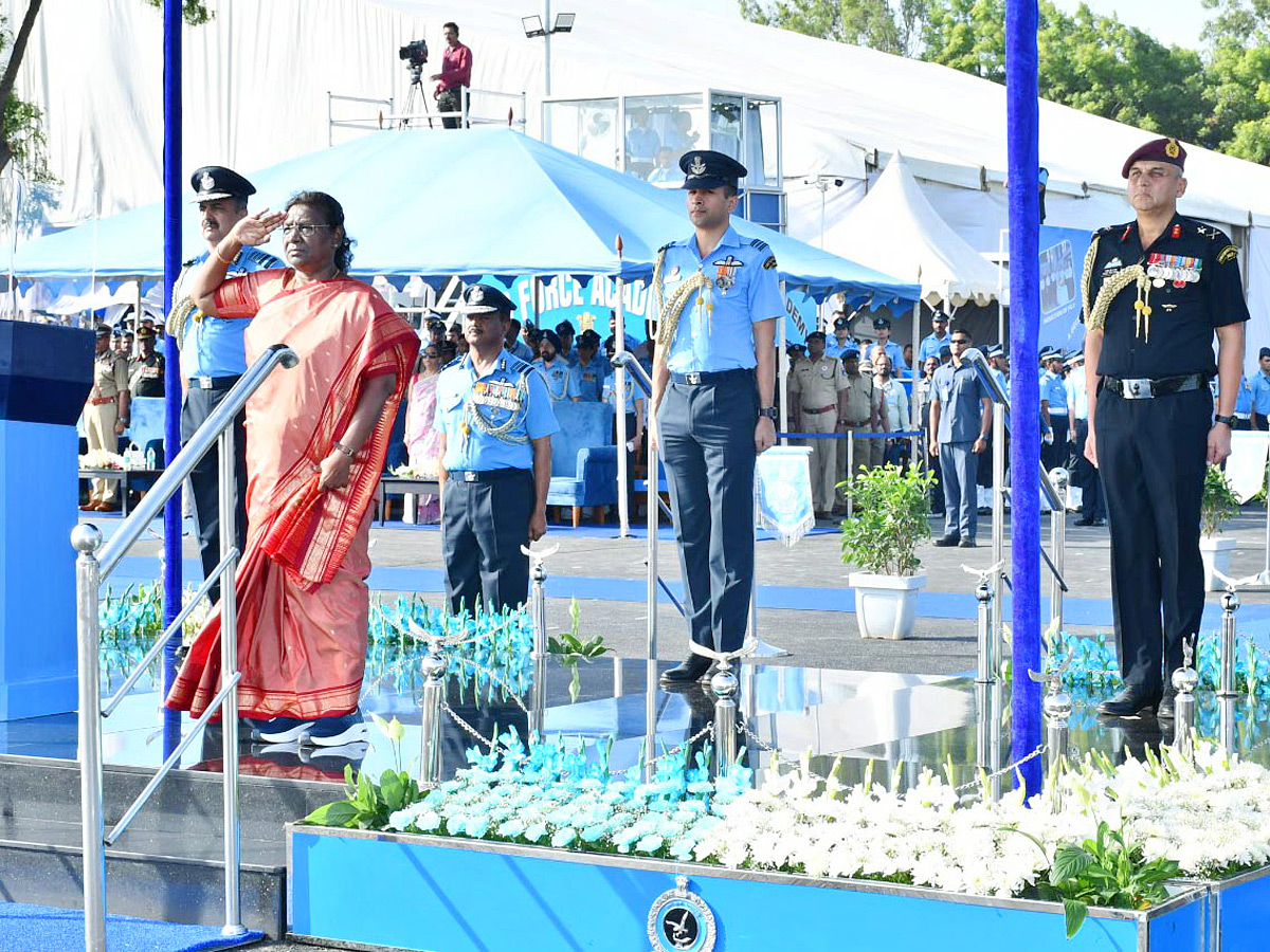 President Droupadi Murmu Reviews Combined Graduation Parade At Air Force Academy Photos - Sakshi2