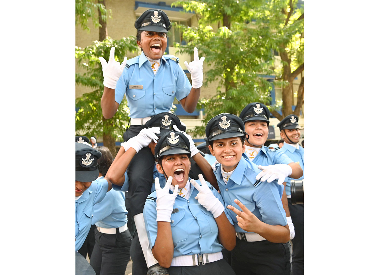 President Droupadi Murmu Reviews Combined Graduation Parade At Air Force Academy Photos - Sakshi11