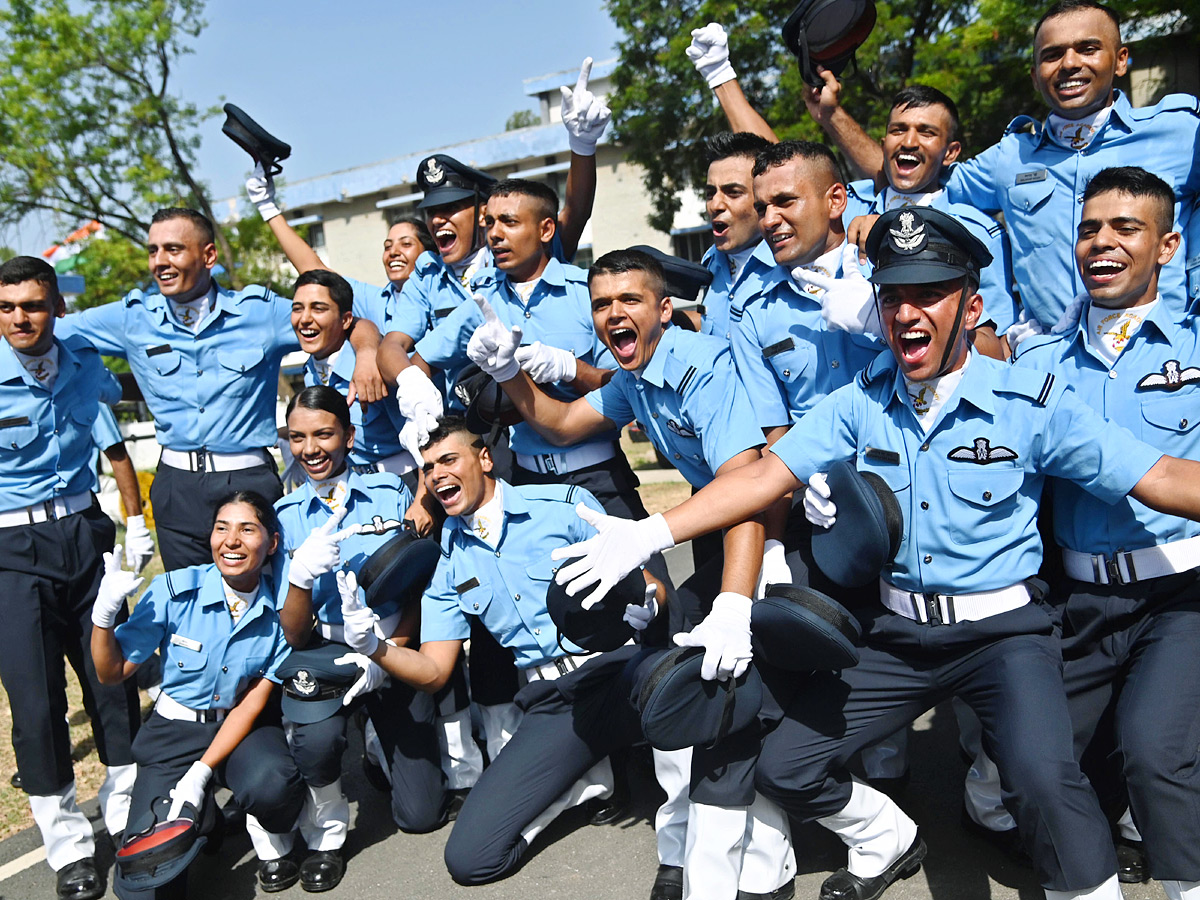 President Droupadi Murmu Reviews Combined Graduation Parade At Air Force Academy Photos - Sakshi12