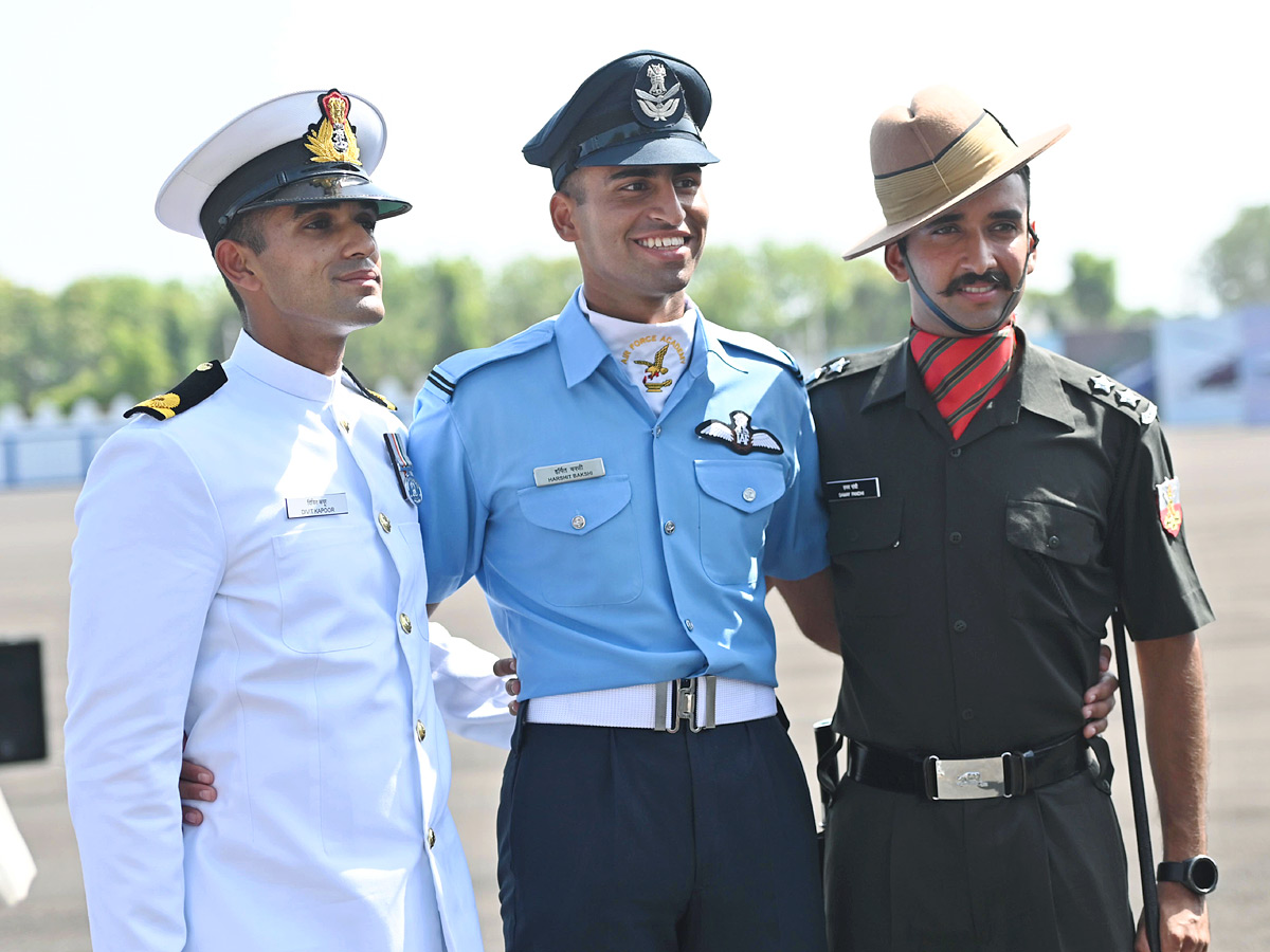 President Droupadi Murmu Reviews Combined Graduation Parade At Air Force Academy Photos - Sakshi13