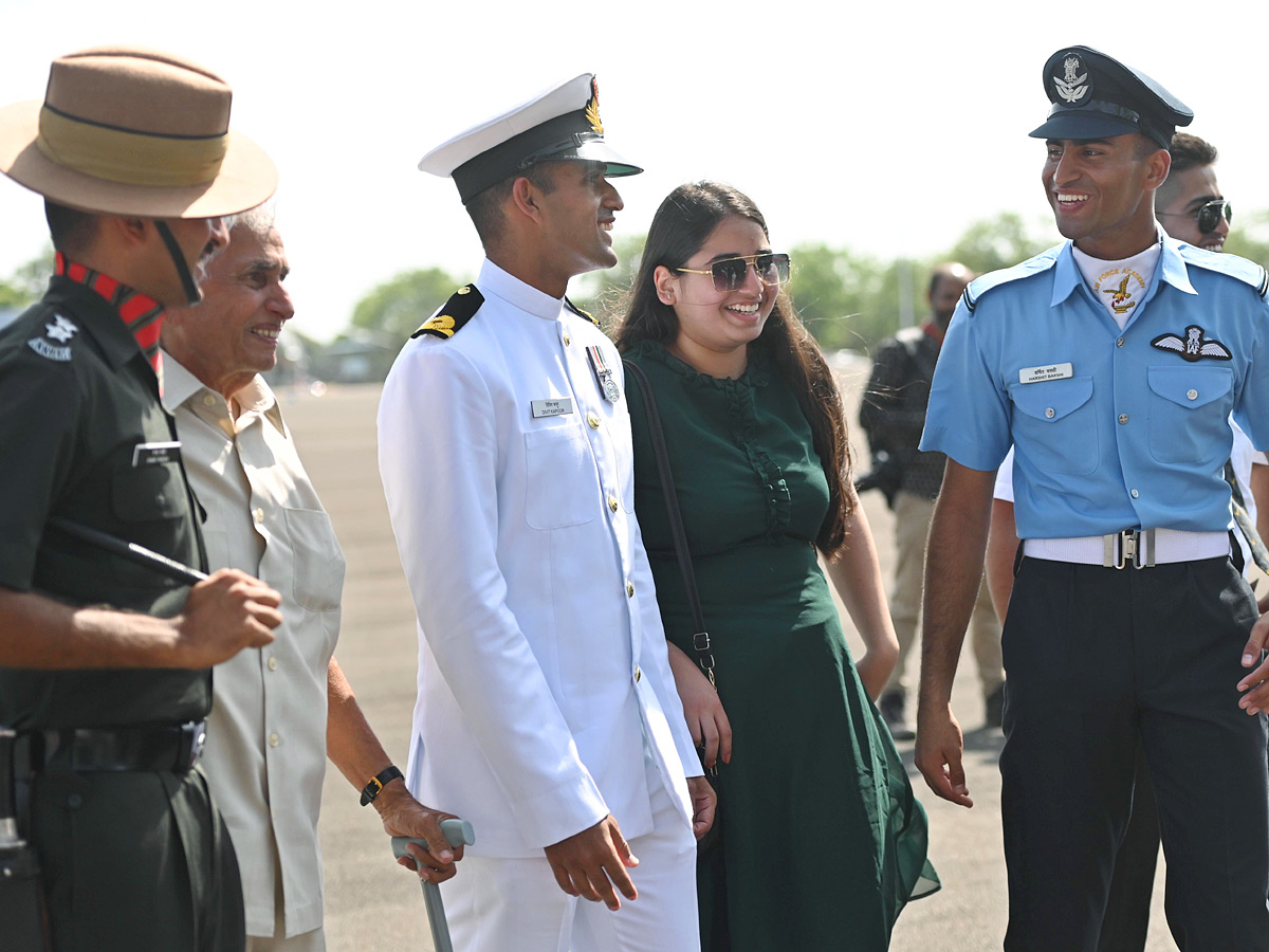 President Droupadi Murmu Reviews Combined Graduation Parade At Air Force Academy Photos - Sakshi14