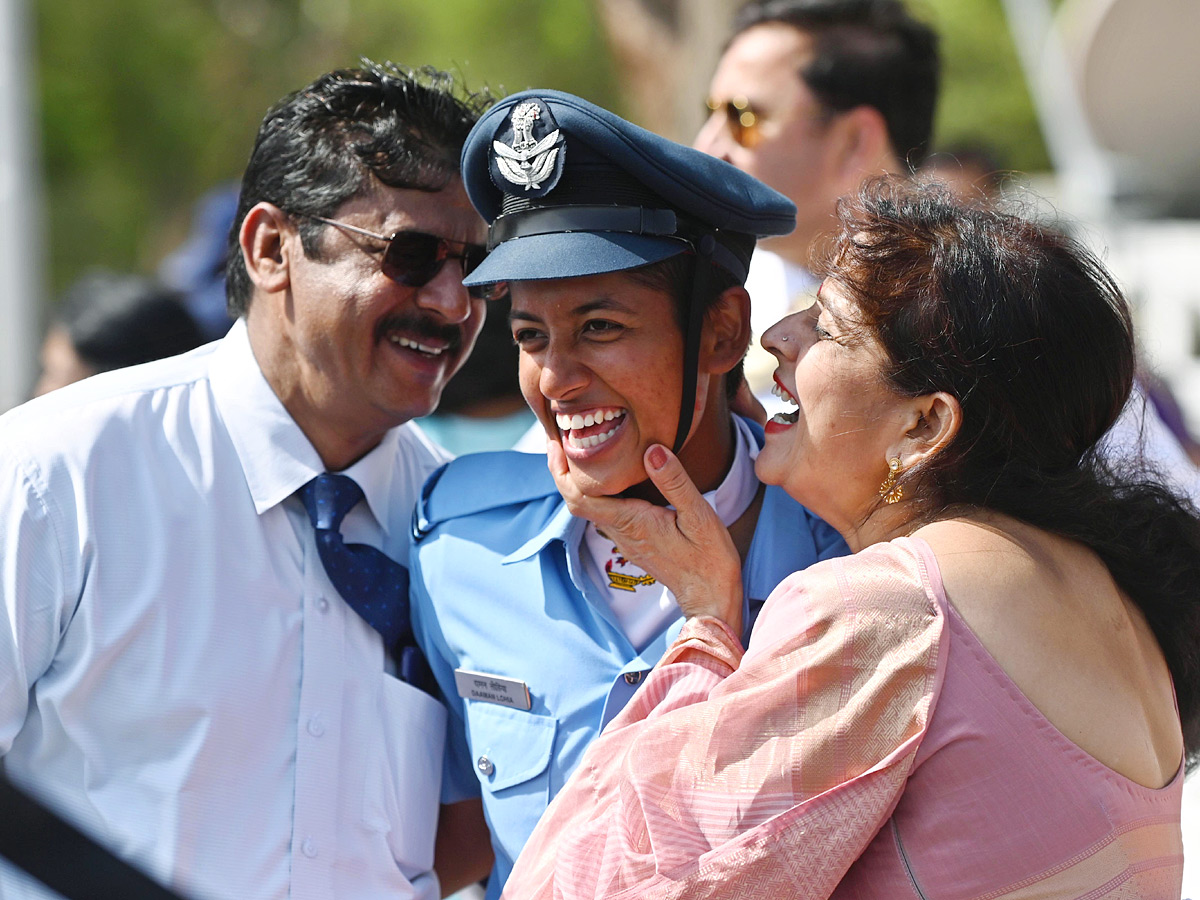 President Droupadi Murmu Reviews Combined Graduation Parade At Air Force Academy Photos - Sakshi18