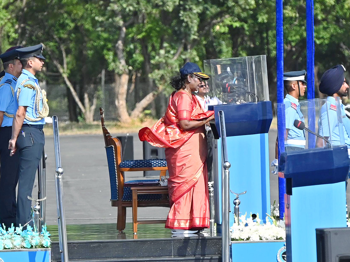 President Droupadi Murmu Reviews Combined Graduation Parade At Air Force Academy Photos - Sakshi21