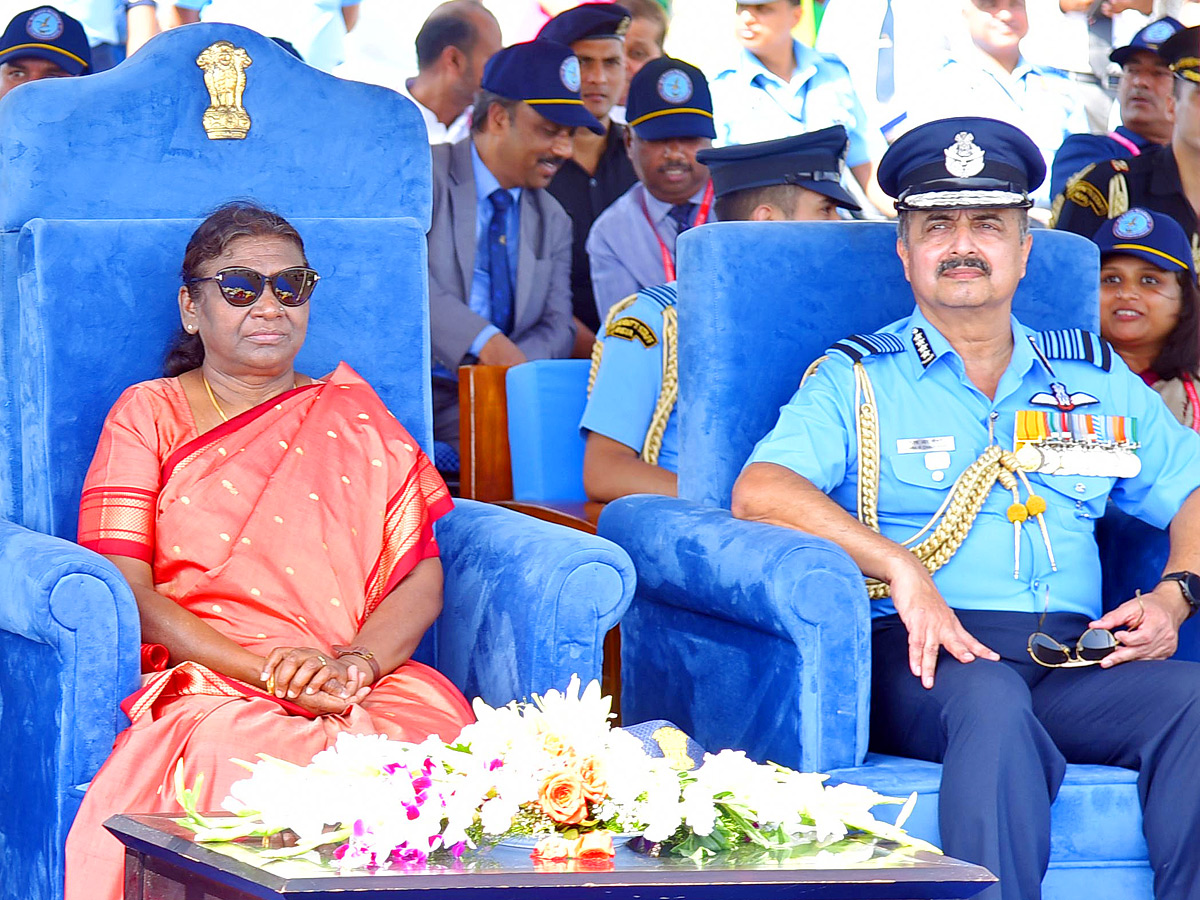 President Droupadi Murmu Reviews Combined Graduation Parade At Air Force Academy Photos - Sakshi26