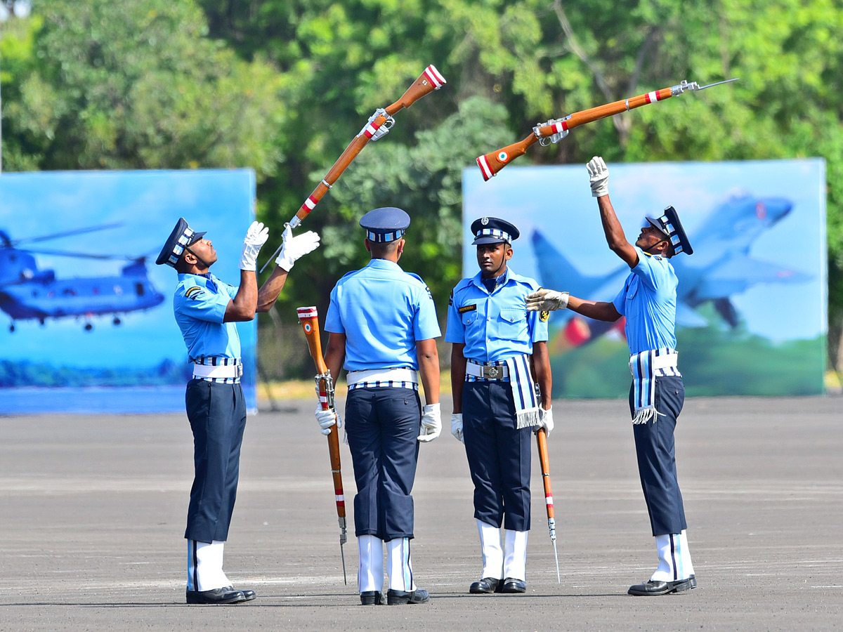 President Droupadi Murmu Reviews Combined Graduation Parade At Air Force Academy Photos - Sakshi27