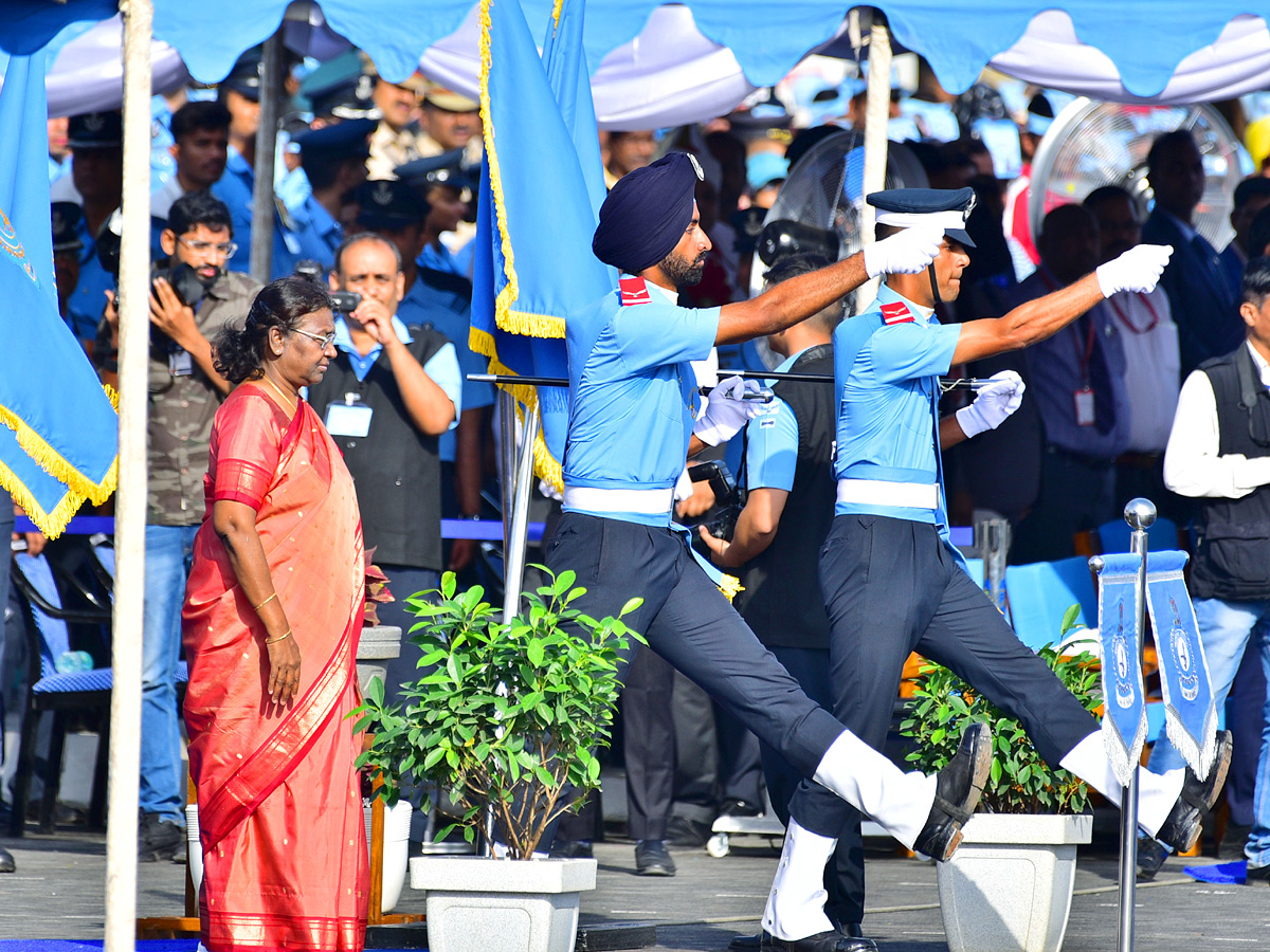 President Droupadi Murmu Reviews Combined Graduation Parade At Air Force Academy Photos - Sakshi28