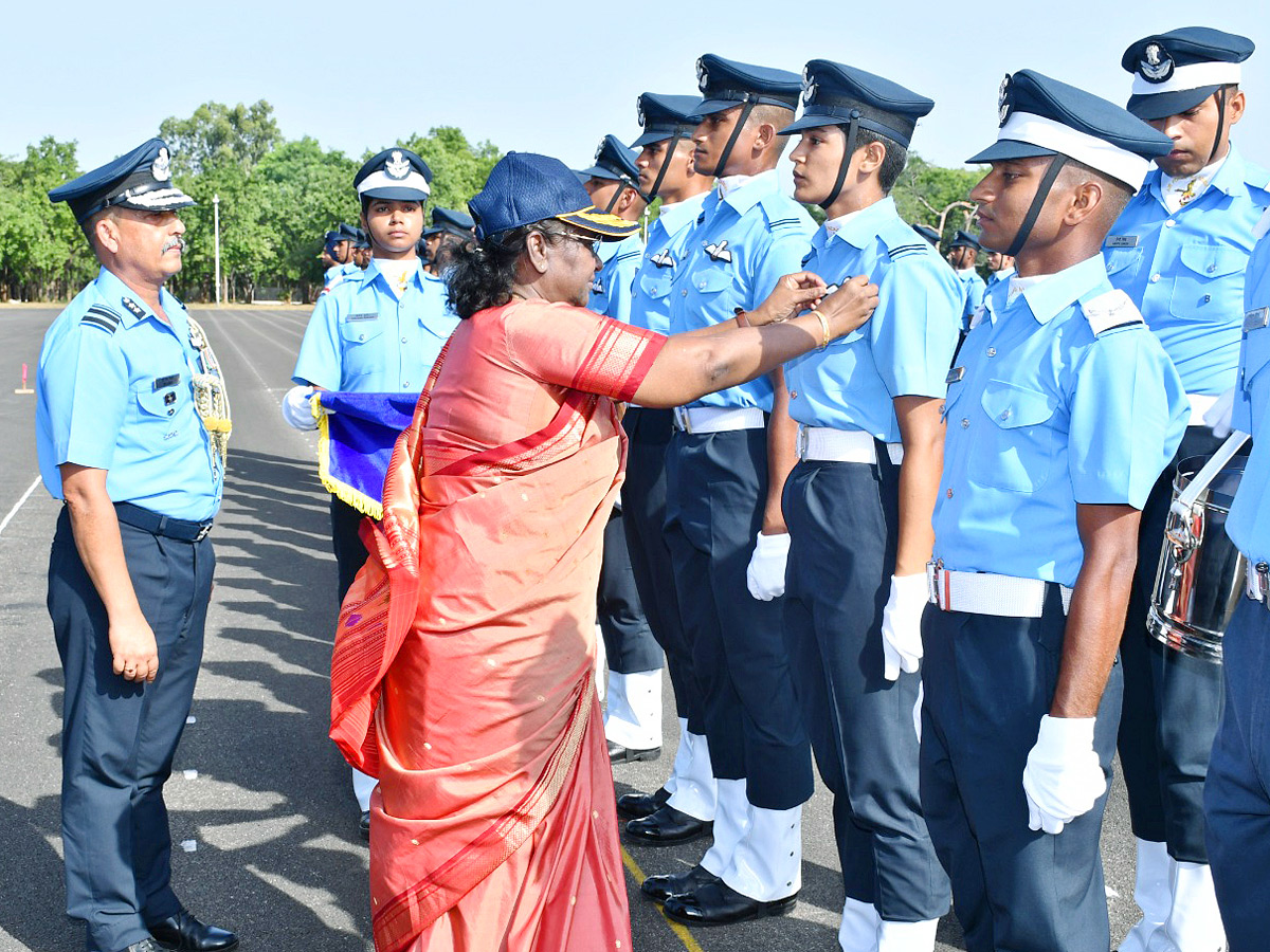 President Droupadi Murmu Reviews Combined Graduation Parade At Air Force Academy Photos - Sakshi4