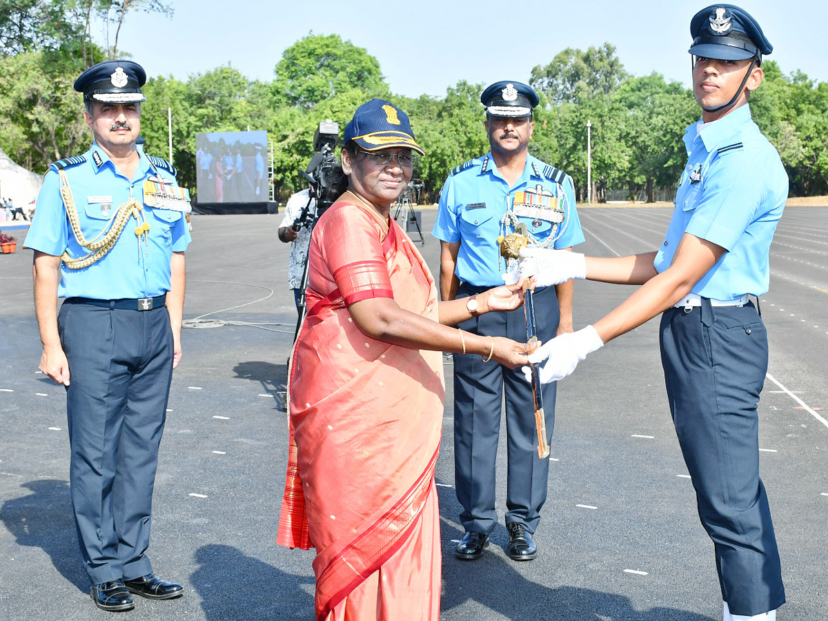 President Droupadi Murmu Reviews Combined Graduation Parade At Air Force Academy Photos - Sakshi5