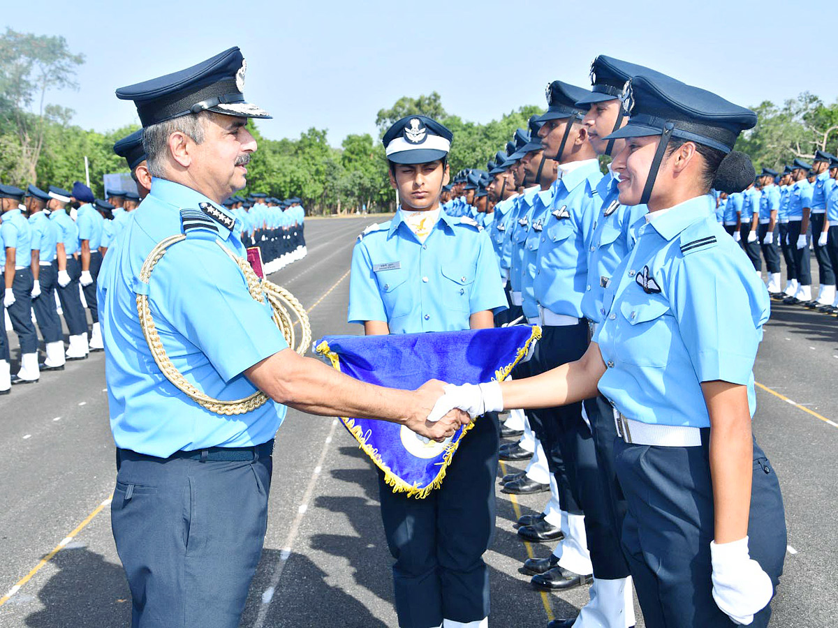 President Droupadi Murmu Reviews Combined Graduation Parade At Air Force Academy Photos - Sakshi6