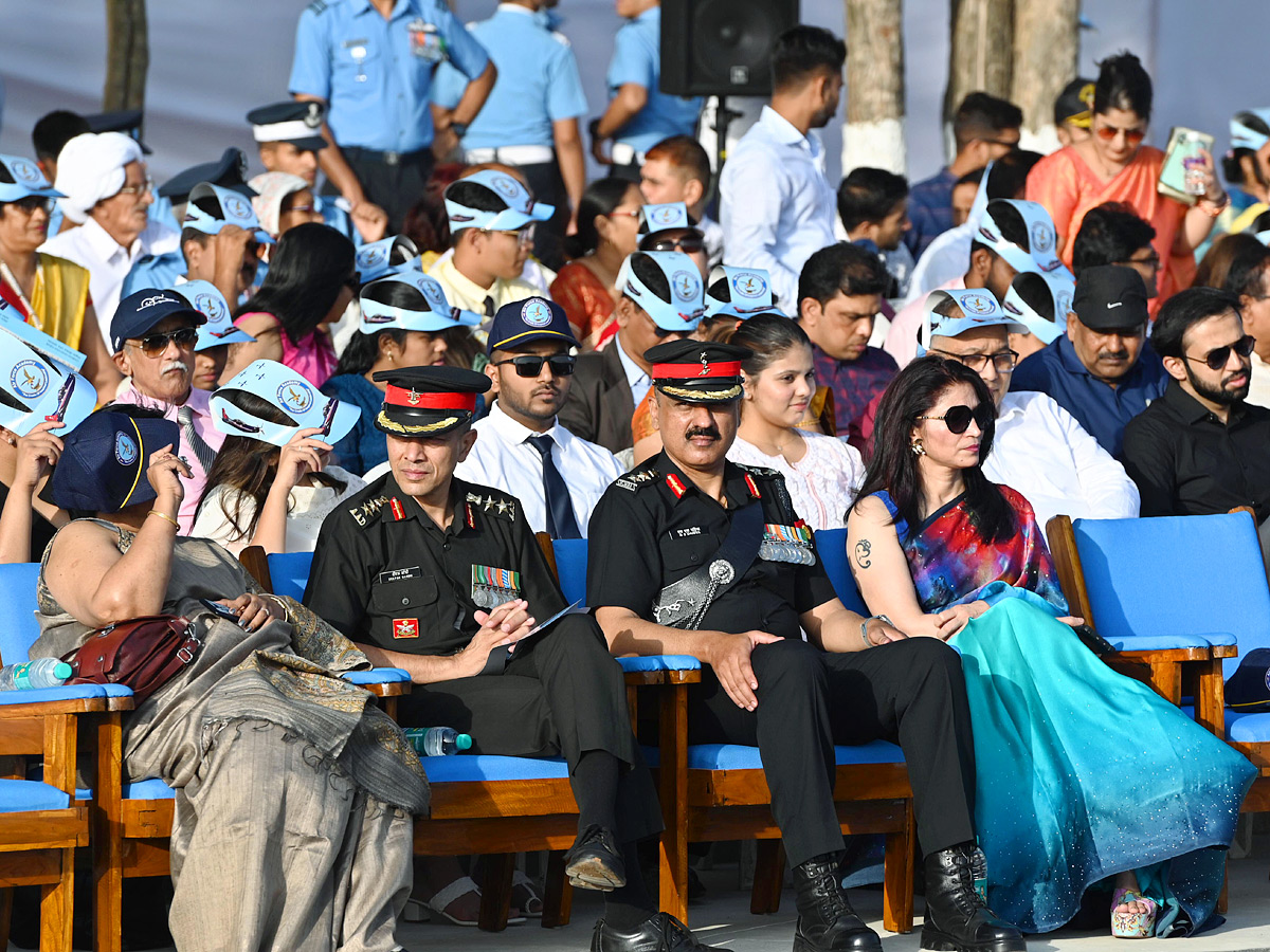 President Droupadi Murmu Reviews Combined Graduation Parade At Air Force Academy Photos - Sakshi7