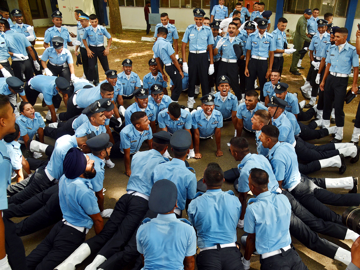 President Droupadi Murmu Reviews Combined Graduation Parade At Air Force Academy Photos - Sakshi8