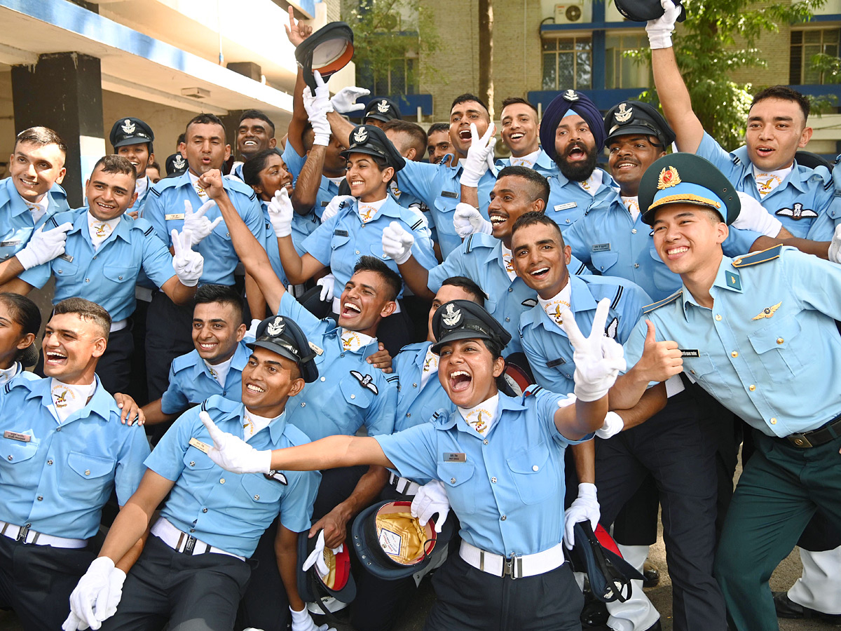 President Droupadi Murmu Reviews Combined Graduation Parade At Air Force Academy Photos - Sakshi10