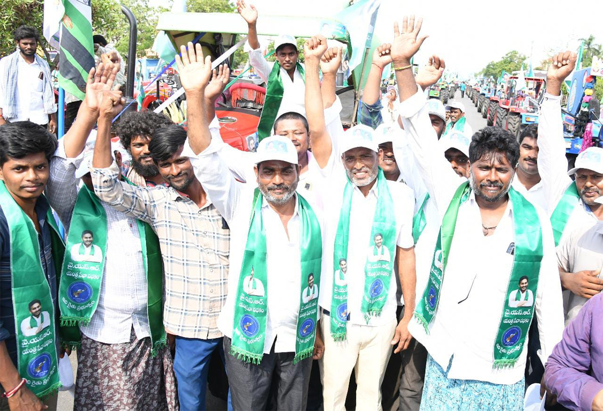 M Jagan YSR Yantra Seva Pathakam Scheme Launch Guntur Photos - Sakshi17