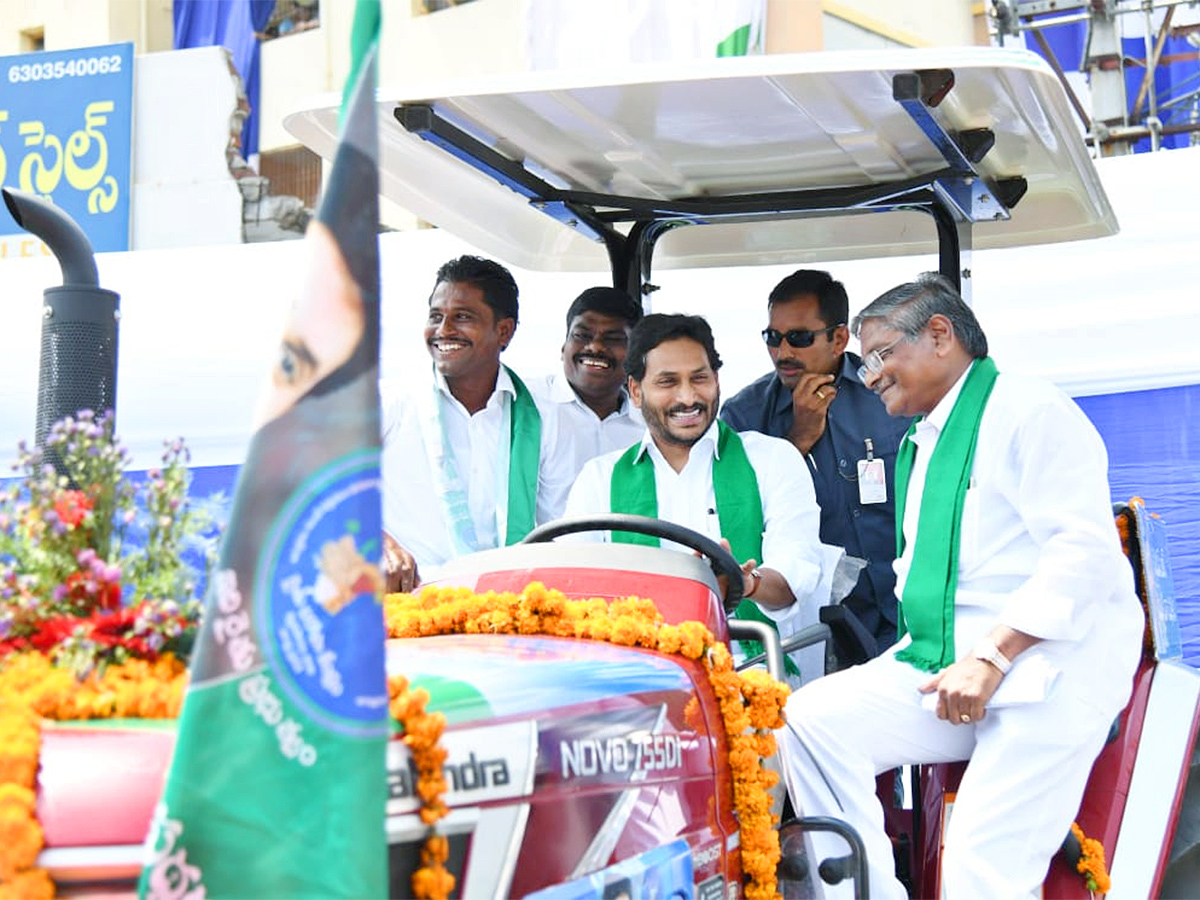 cm jagan about ysr yantra seva pathakam - Sakshi3