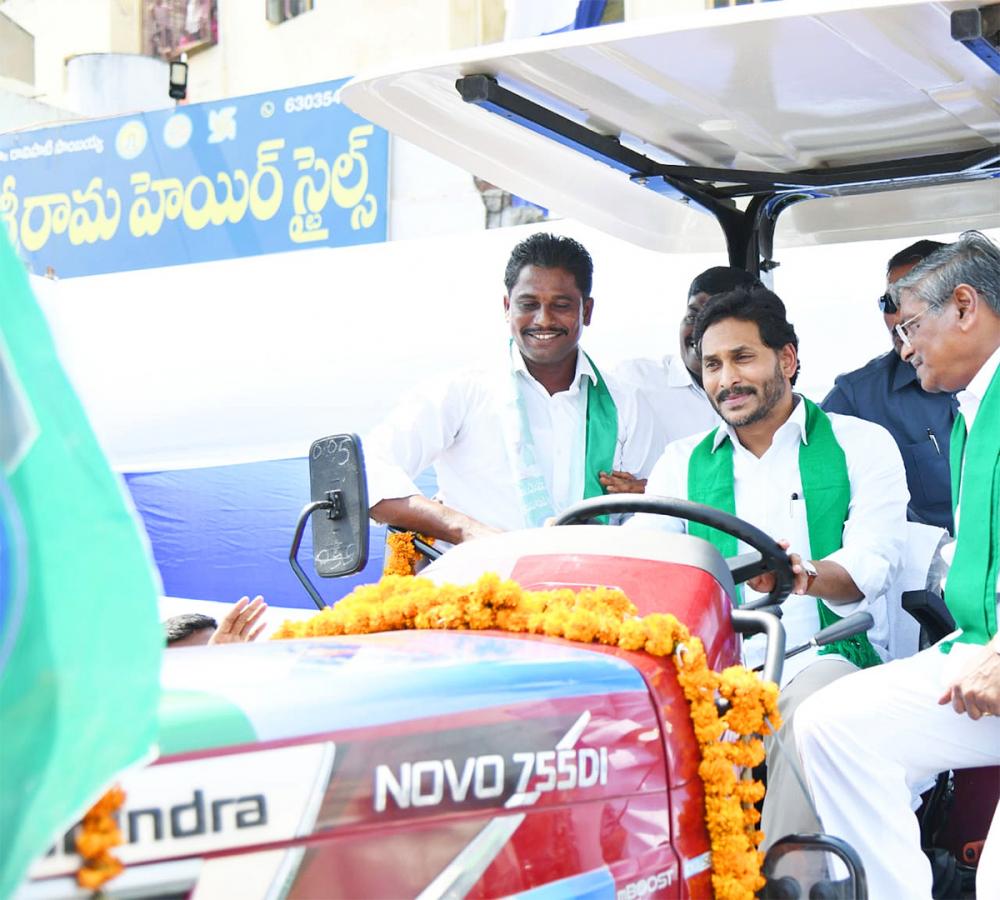 M Jagan YSR Yantra Seva Pathakam Scheme Launch Guntur Photos - Sakshi28