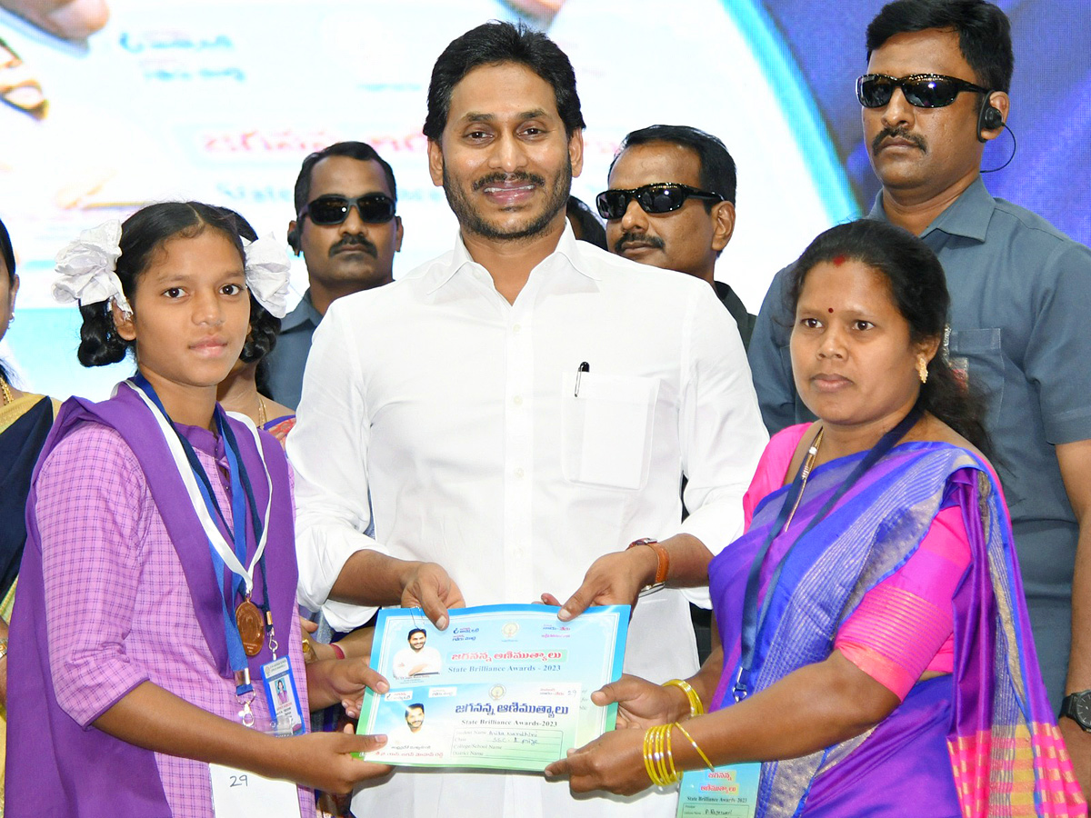 CM YS Jagan At Jagananna Animutyalu Awards Programme Photos - Sakshi6