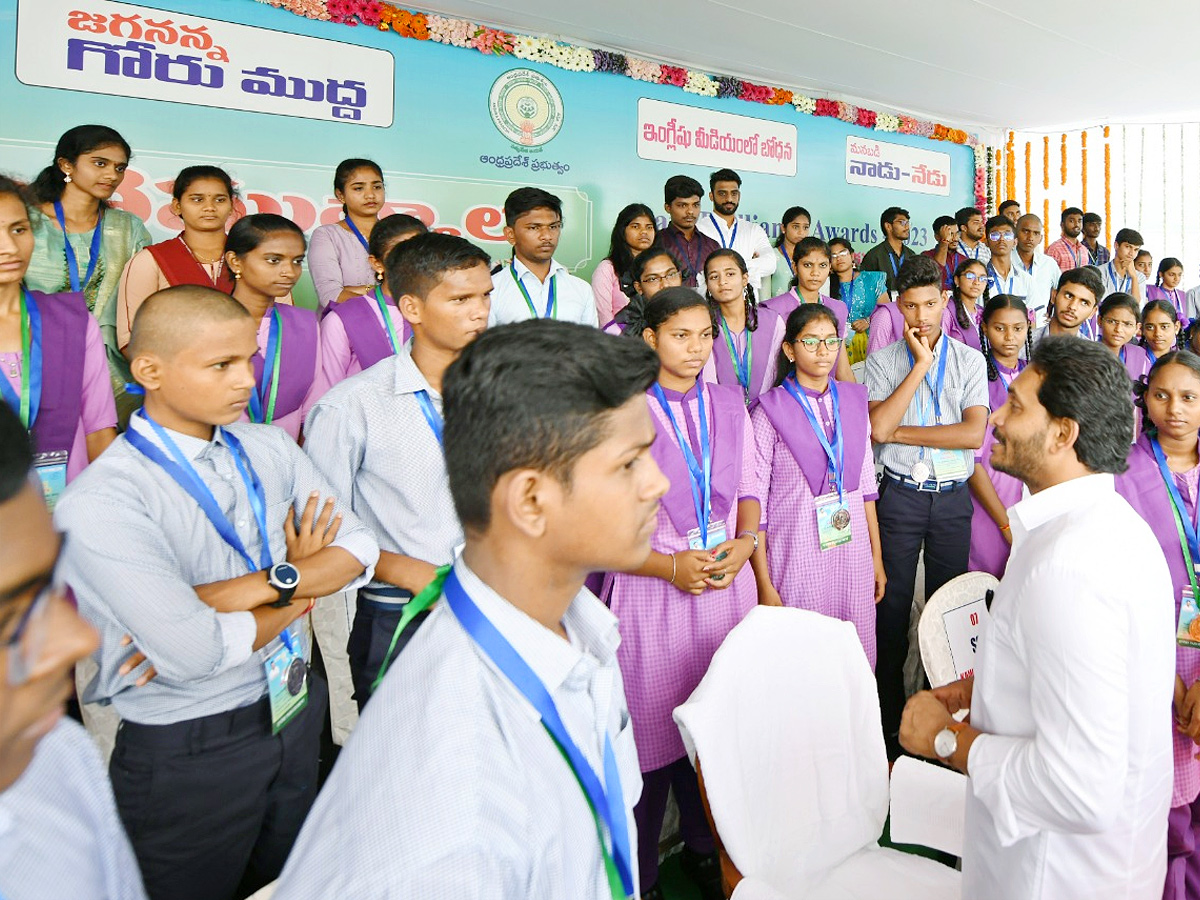 CM YS Jagan at Jagananna Animutyalu Program in Vijayawada Photos - Sakshi10