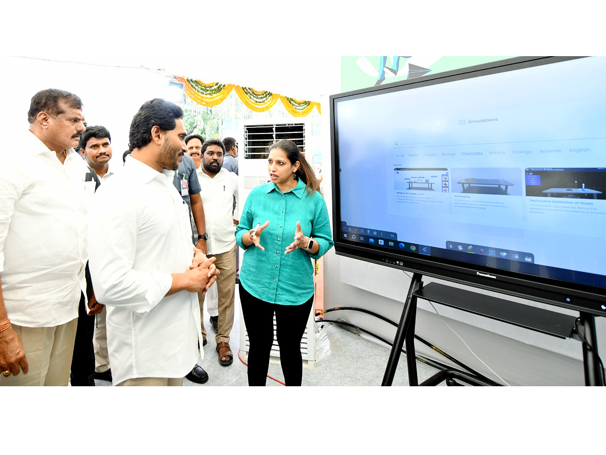 CM YS Jagan at Jagananna Animutyalu Program in Vijayawada Photos - Sakshi13