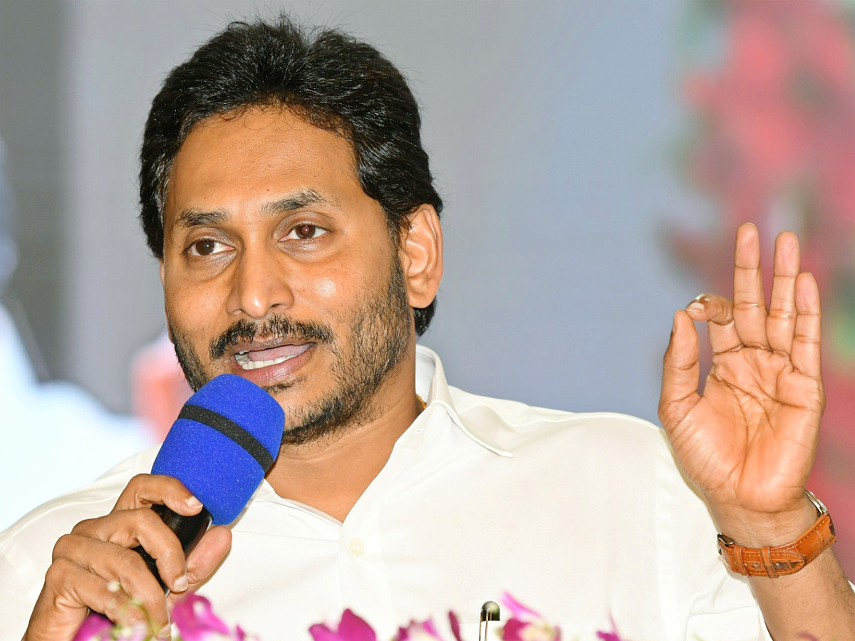 CM YS Jagan at Jagananna Animutyalu Program in Vijayawada Photos - Sakshi7