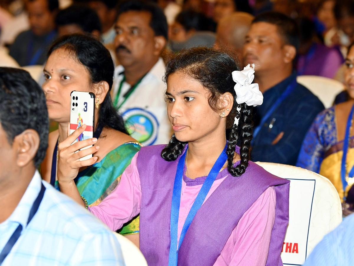 CM YS Jagan at Jagananna Animutyalu Program in Vijayawada Photos - Sakshi8