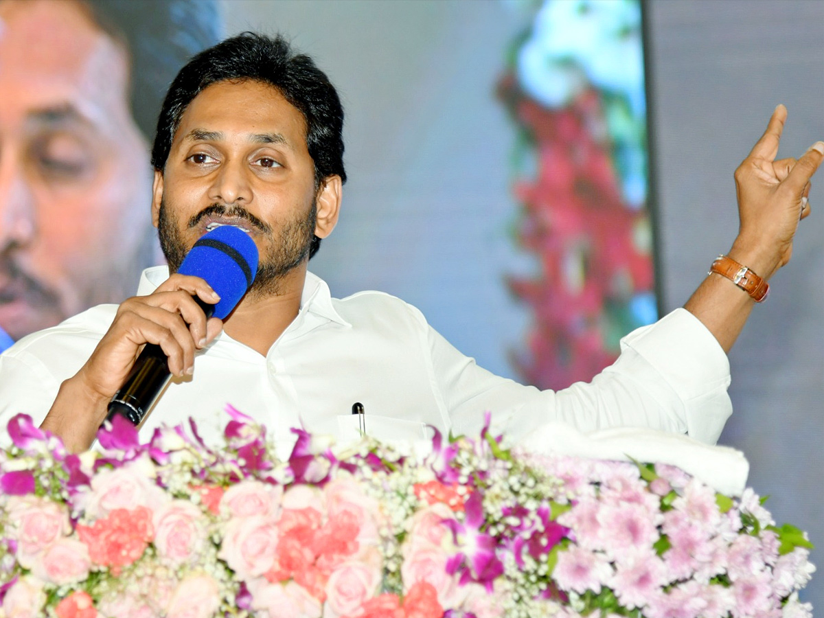 CM YS Jagan at Jagananna Animutyalu Program in Vijayawada Photos - Sakshi9