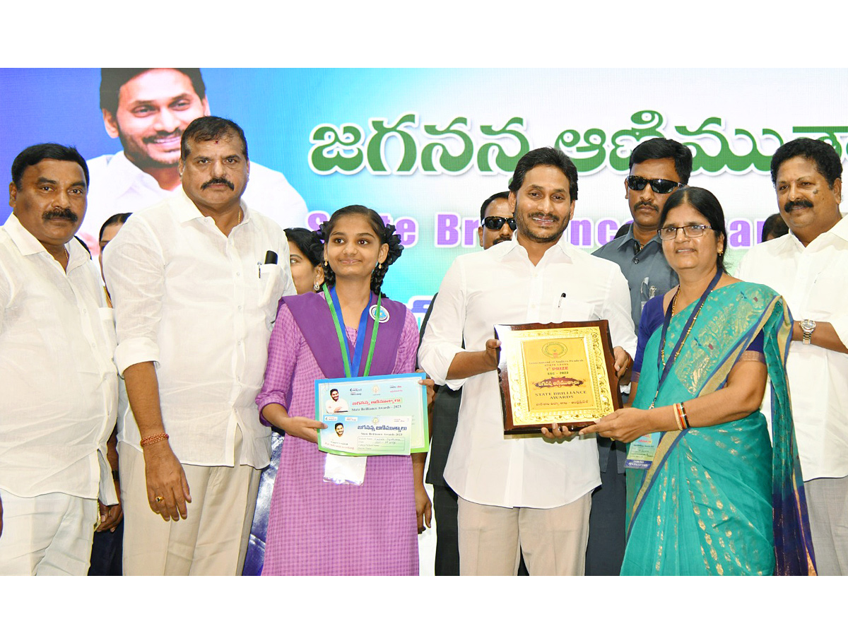 CM YS Jagan At Jagananna Animutyalu Awards Programme Photos - Sakshi7